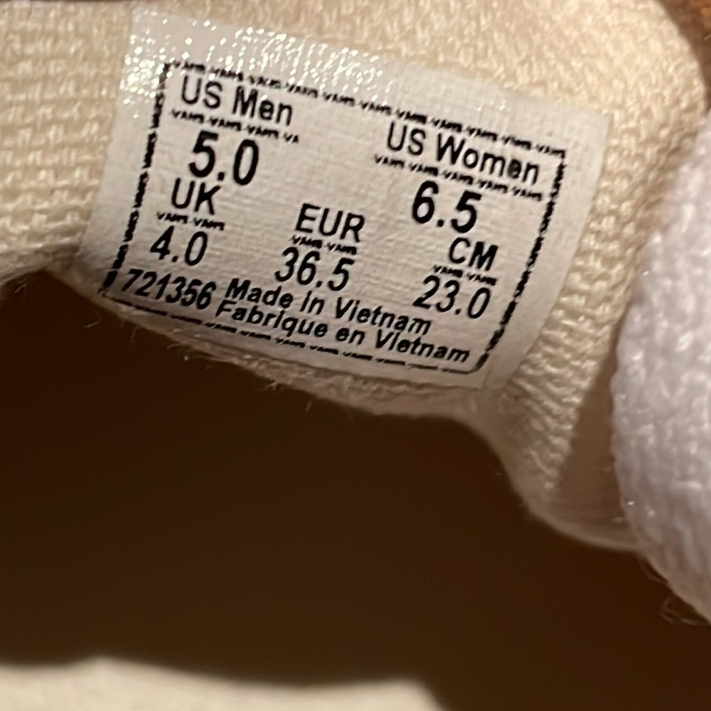 Vans - Picture 6 of 9